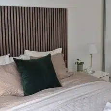 Ribbon-Wood Walnut sovrum sänggavel