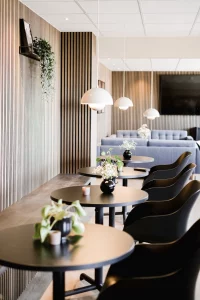 holm trävaror kundcase - bild på akustikpanel i deras nya lunchrum