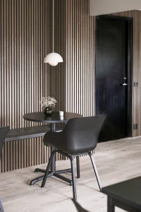 holm trävaror kundcase - bild på akustikpanel i deras nya lunchrum