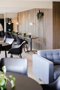 holm trävaror kundcase - bild på akustikpanel i deras nya lunchrum