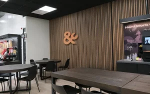 Akustikpanel i butiksmiljö bild 1